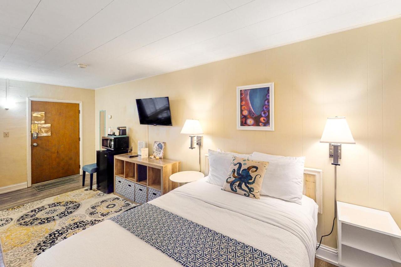 Lamplighter Inn - Tropical Fish Cove And Octopus Encounter Bandon Exterior foto