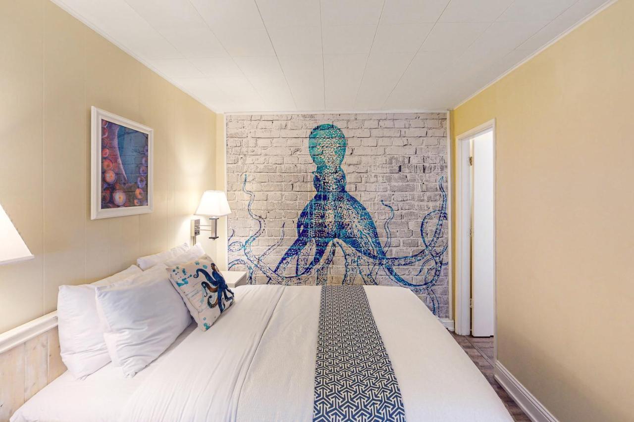 Lamplighter Inn - Tropical Fish Cove And Octopus Encounter Bandon Exterior foto